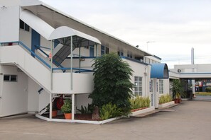 Exterior - The Q Motel (Allenstown)