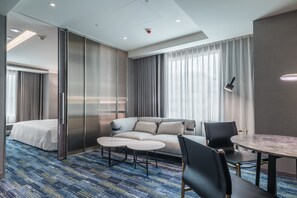 Camera Premier, 1 letto king | Una cassaforte in camera, Wi-Fi gratuito