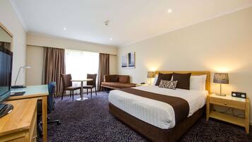 Executive Room, 1 King Bed, Non Smoking, Balcony (Microwave, Espresso) | In-room business centre