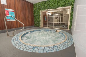 Indoor spa tub