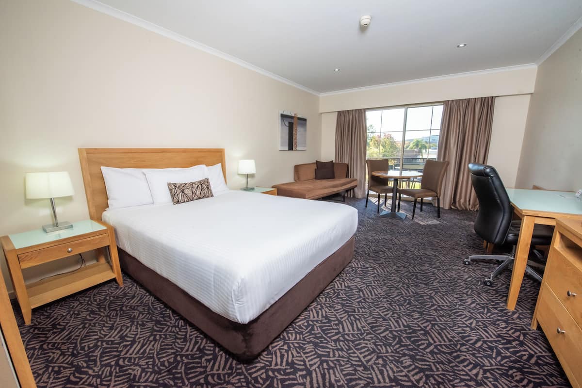 Deluxe Queen Room (Balcony and Walk-in Shower) | 1 bedroom, premium bedding, pillowtop beds, desk