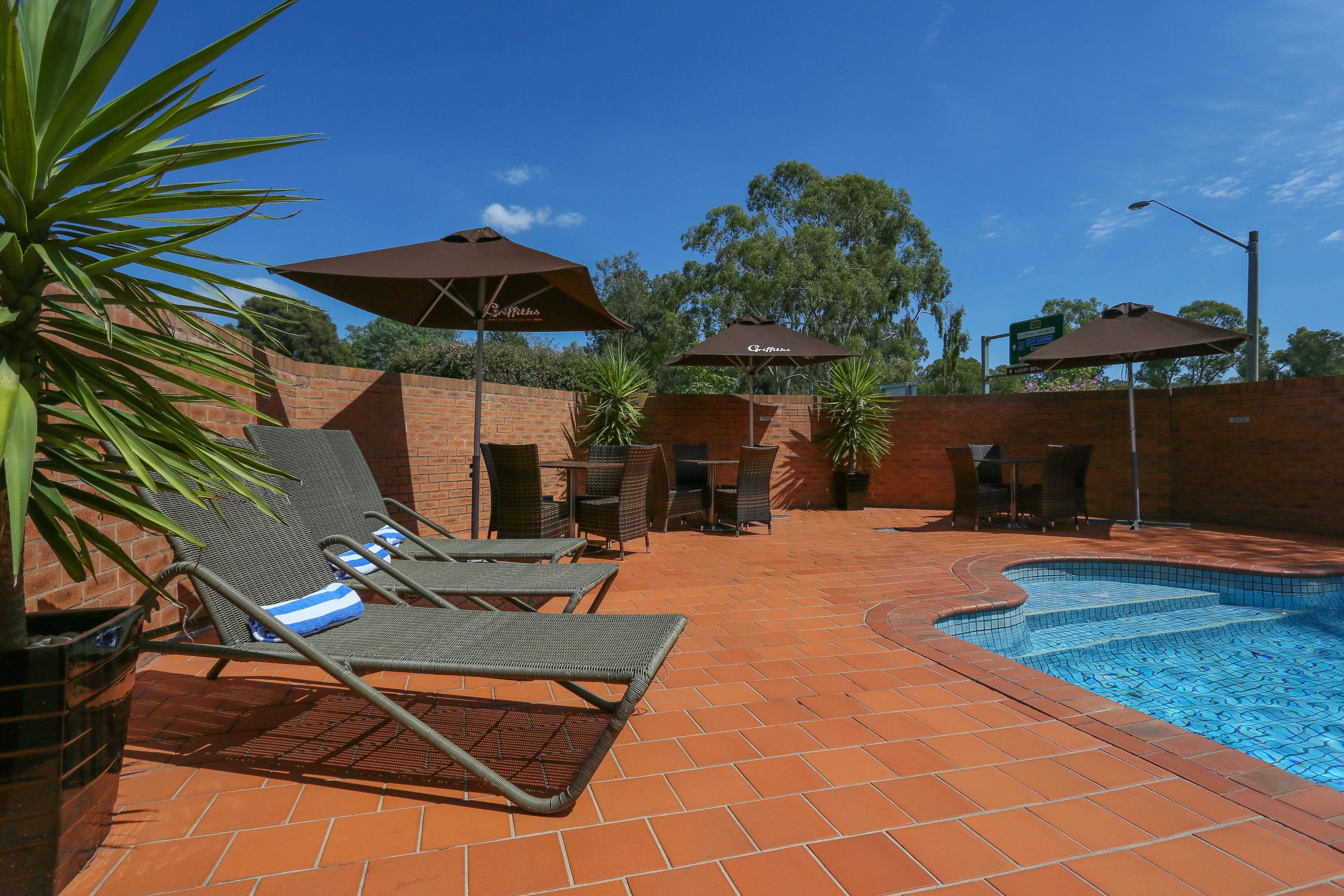 屋外プール、サンラウンジャー