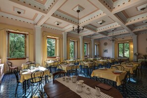 Phục vụ bữa sáng, bữa trưa, bữa tối, món Ý, nhìn ra vườn