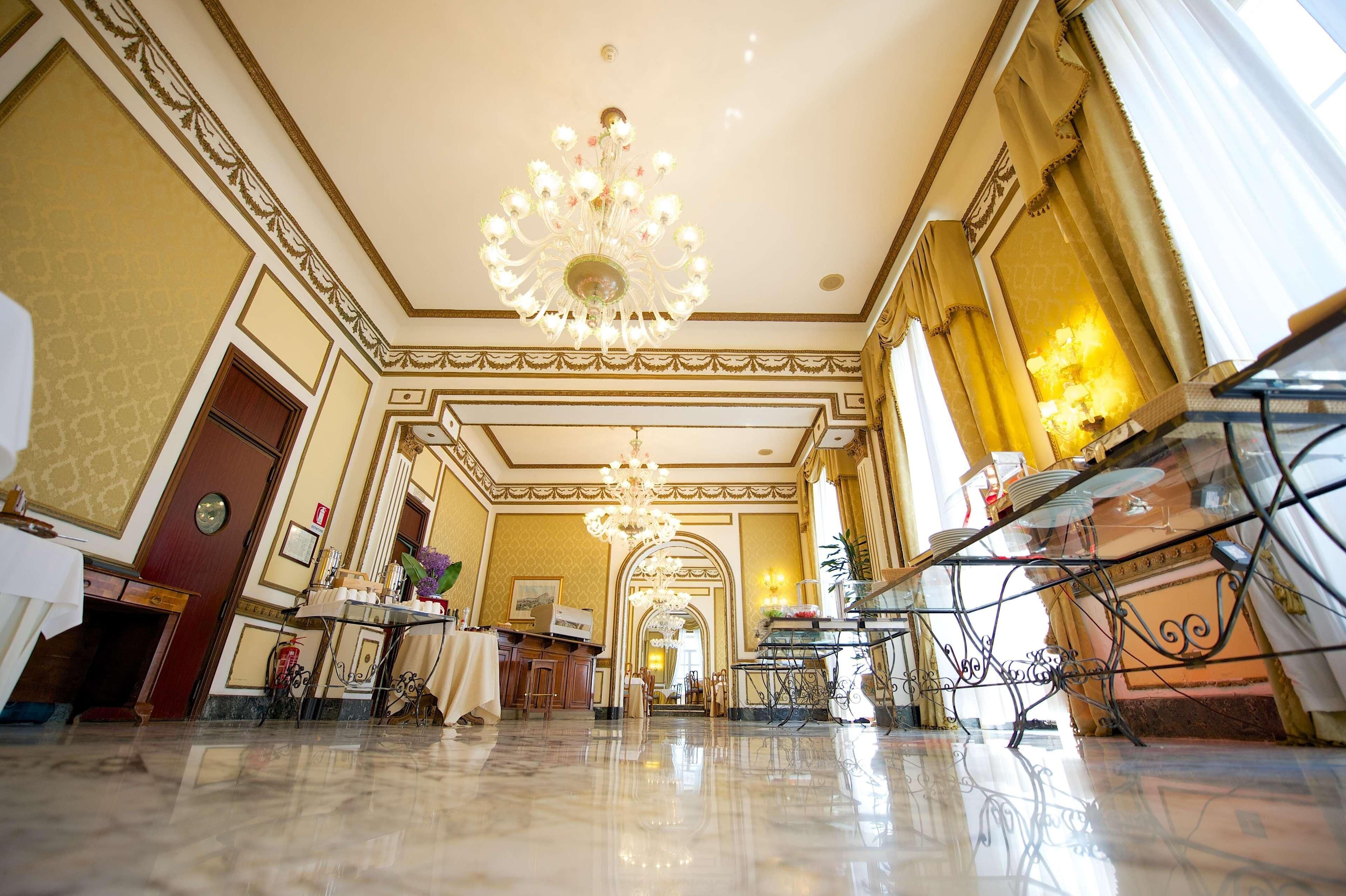 breakfast, lunch and dinner served