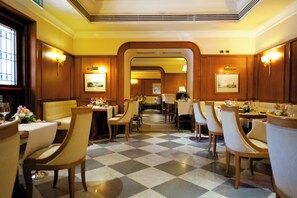 Petit déjeuner, déjeuner et dîner servis sur place