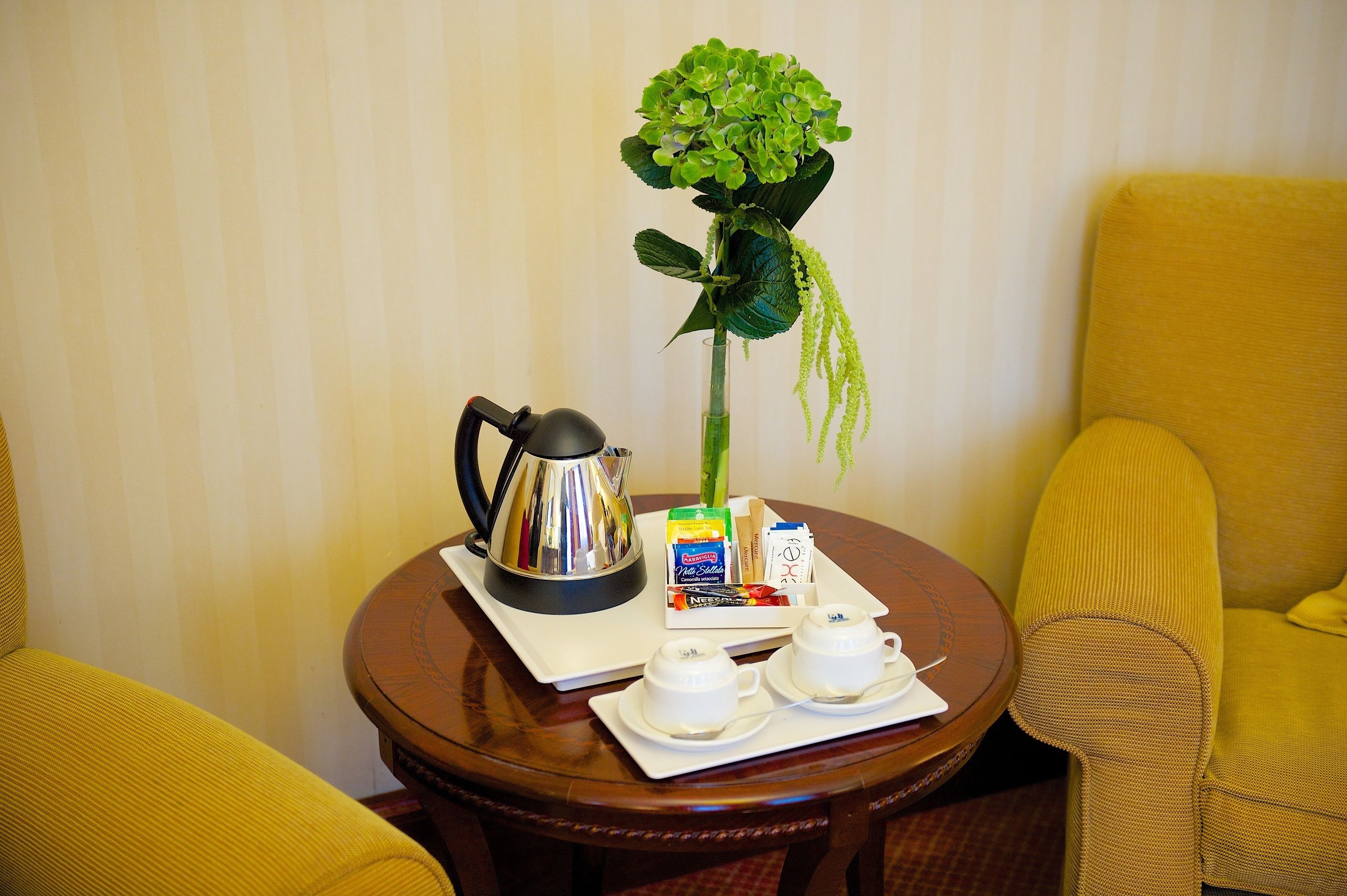 deluxe double room | minibar, in-room safe, desk, soundproofing