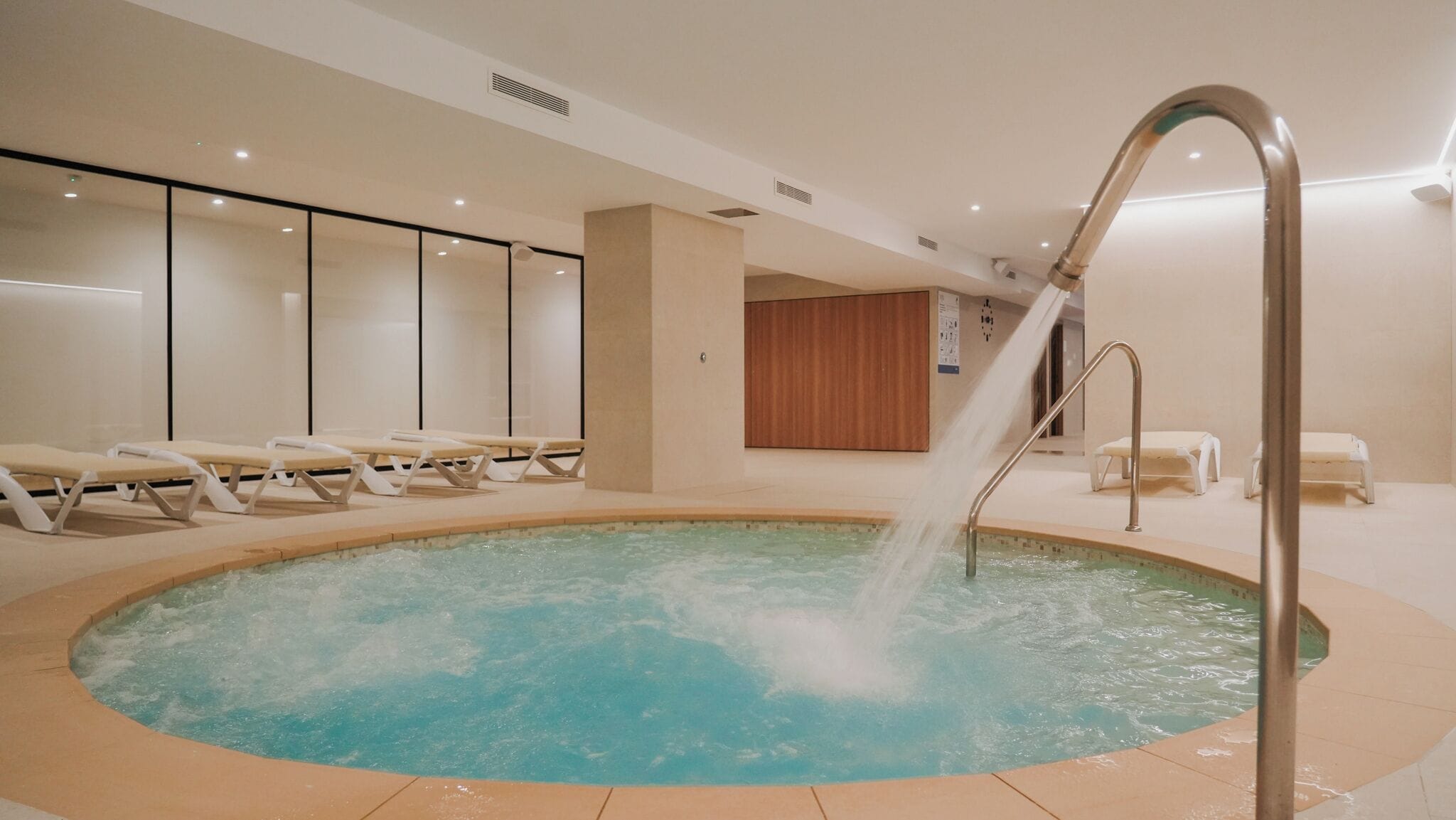 Sauna, hot tub, steam room