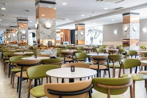 2 bars/lounges, poolside bar - htop Olympic (Calella)