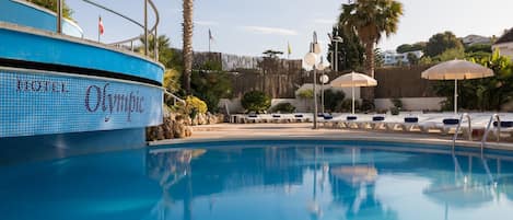 3 outdoor pools, pool umbrellas, pool loungers