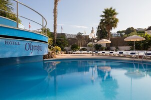 3 piscinas externas, guarda-sóis, espreguiçadeiras