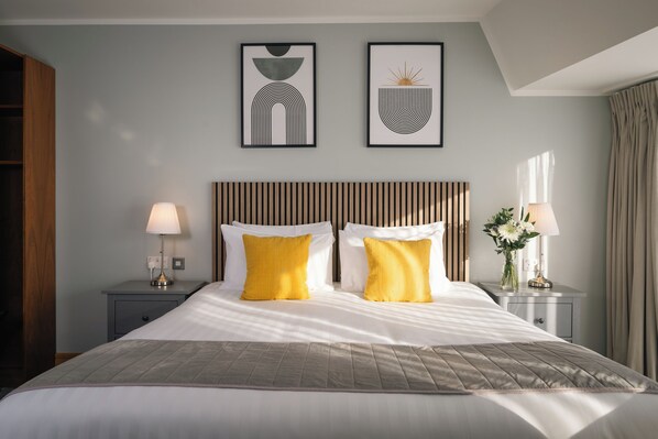 Standard Double Room | In-room safe, desk, iron/ironing board, free WiFi