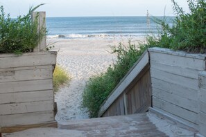 Am Strand, weißer Sandstrand