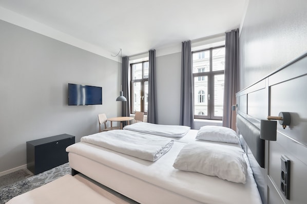 Standard Room, 1 King Bed