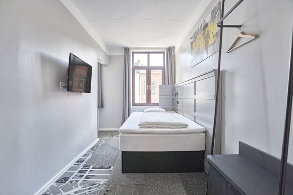 Room, 1 Twin Bed, Non Smoking | Desk, iron/ironing board, free WiFi, bed sheets