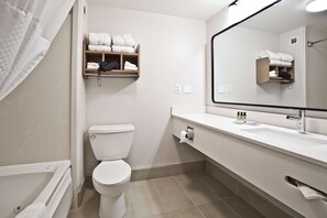 Free toiletries, hair dryer, towels - Hawthorn Suites by Wyndham Oakland/Alameda (Alameda)