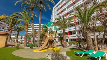 Zona de juegos infantil al aire libre