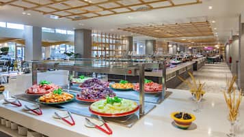2 restaurants, spécialités Cuisine internationale