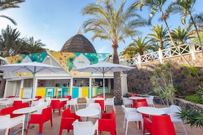 Poolside bar