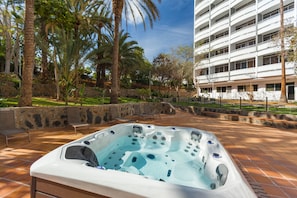 2 outdoor pools, pool umbrellas, pool loungers