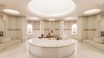 Salas de tratamiento para parejas y baño turco o hammam