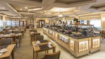 Desayuno (EUR 15 por persona)