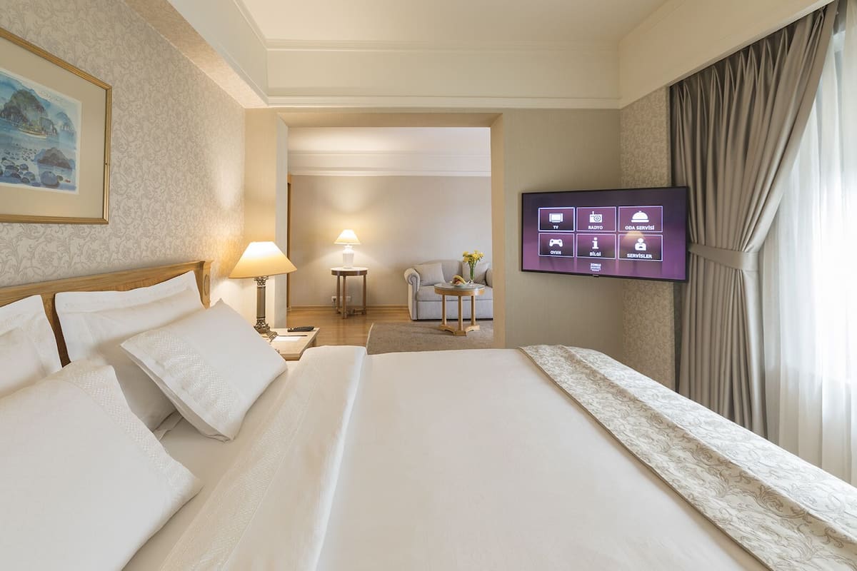 junior suite, 1 queen bed, city view | 1 bedroom, premium bedding, select comfort beds, minibar
