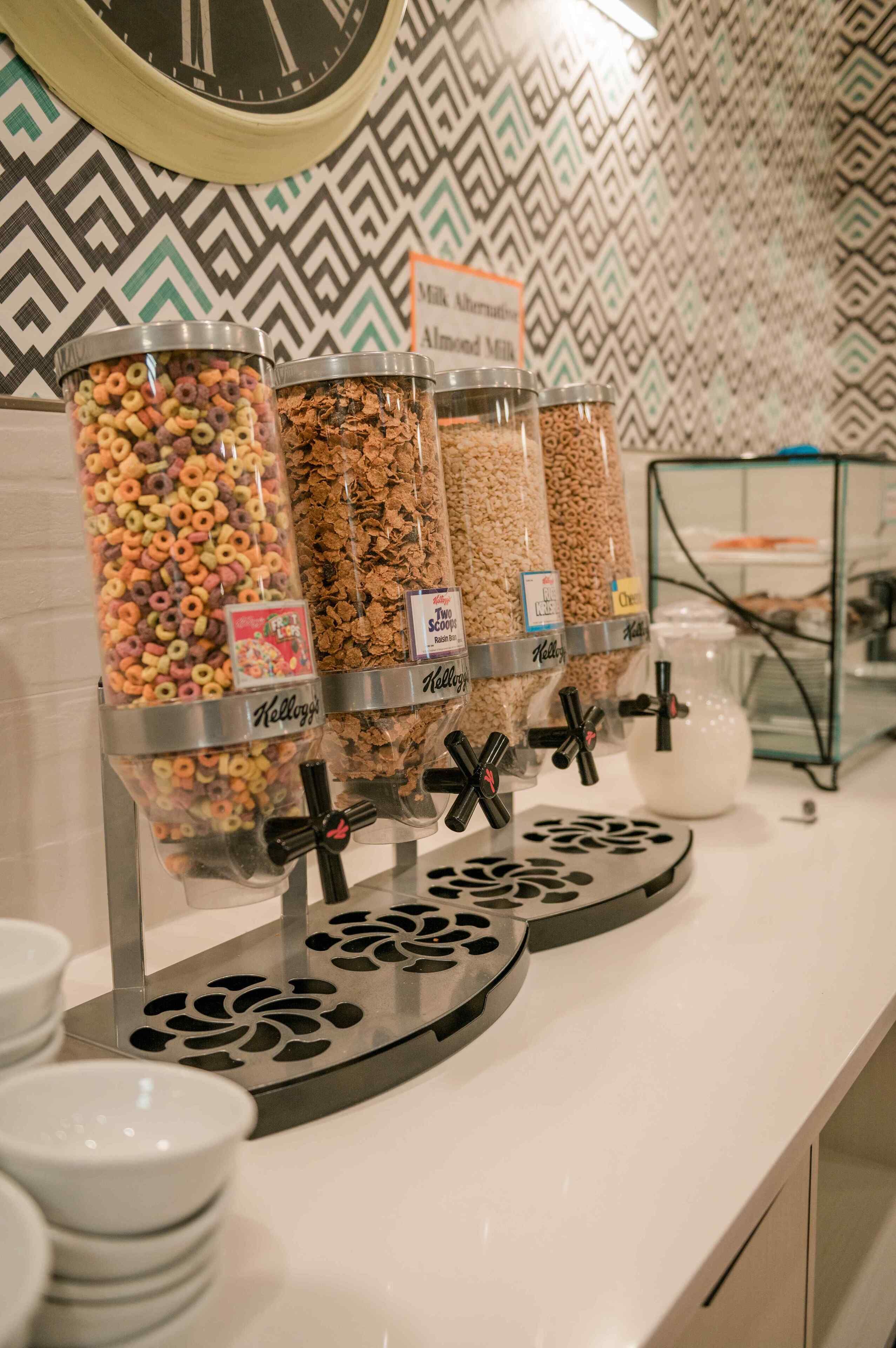 free daily continental breakfast