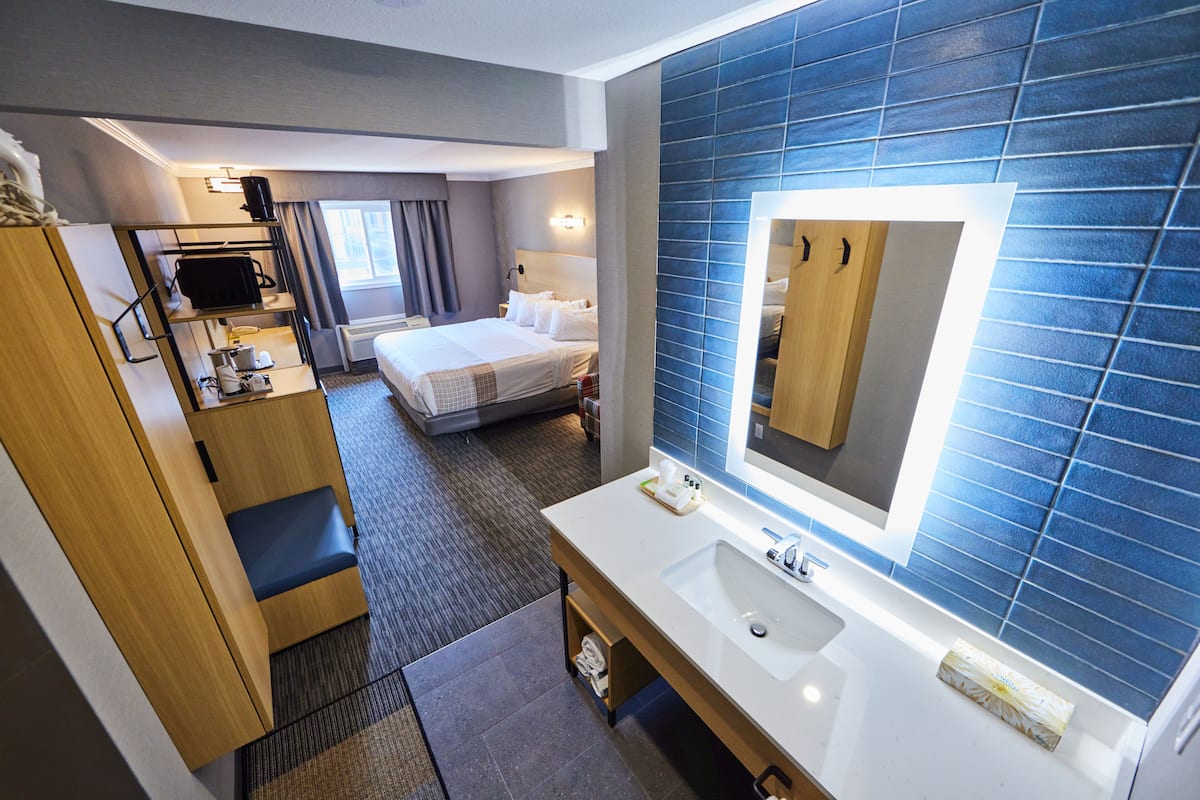 Shower, free toiletries, hair dryer, towels