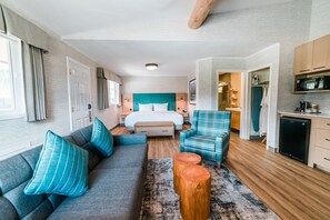 Deluxe Suite, 1 King Bed with Sofa bed, Fireplace (No Pets)