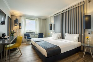 Minibar, in-room safe, desk, soundproofing - HF Ipanema Park (Porto)
