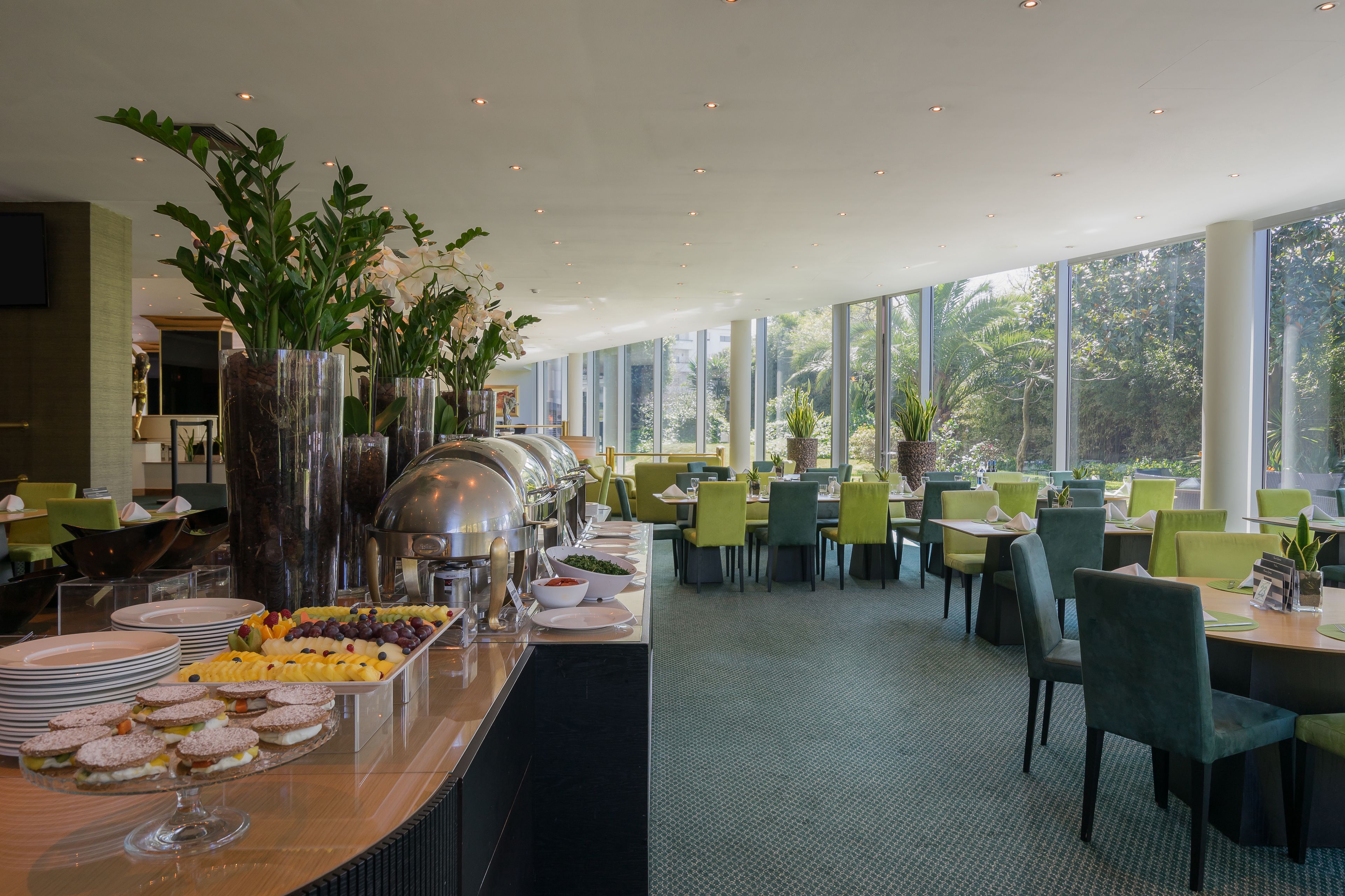 breakfast, lunch, dinner served; fusion cuisine