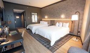 Habitación estándar, 2 camas de matrimonio | Ropa de cama de alta calidad, minibar, caja fuerte y escritorio