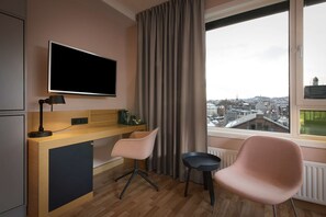 Chambre simple | Literie hypoallergénique, bureau, fer et planche à repasser