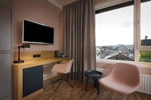 Chambre simple | Literie hypoallergénique, bureau, fer et planche à repasser
