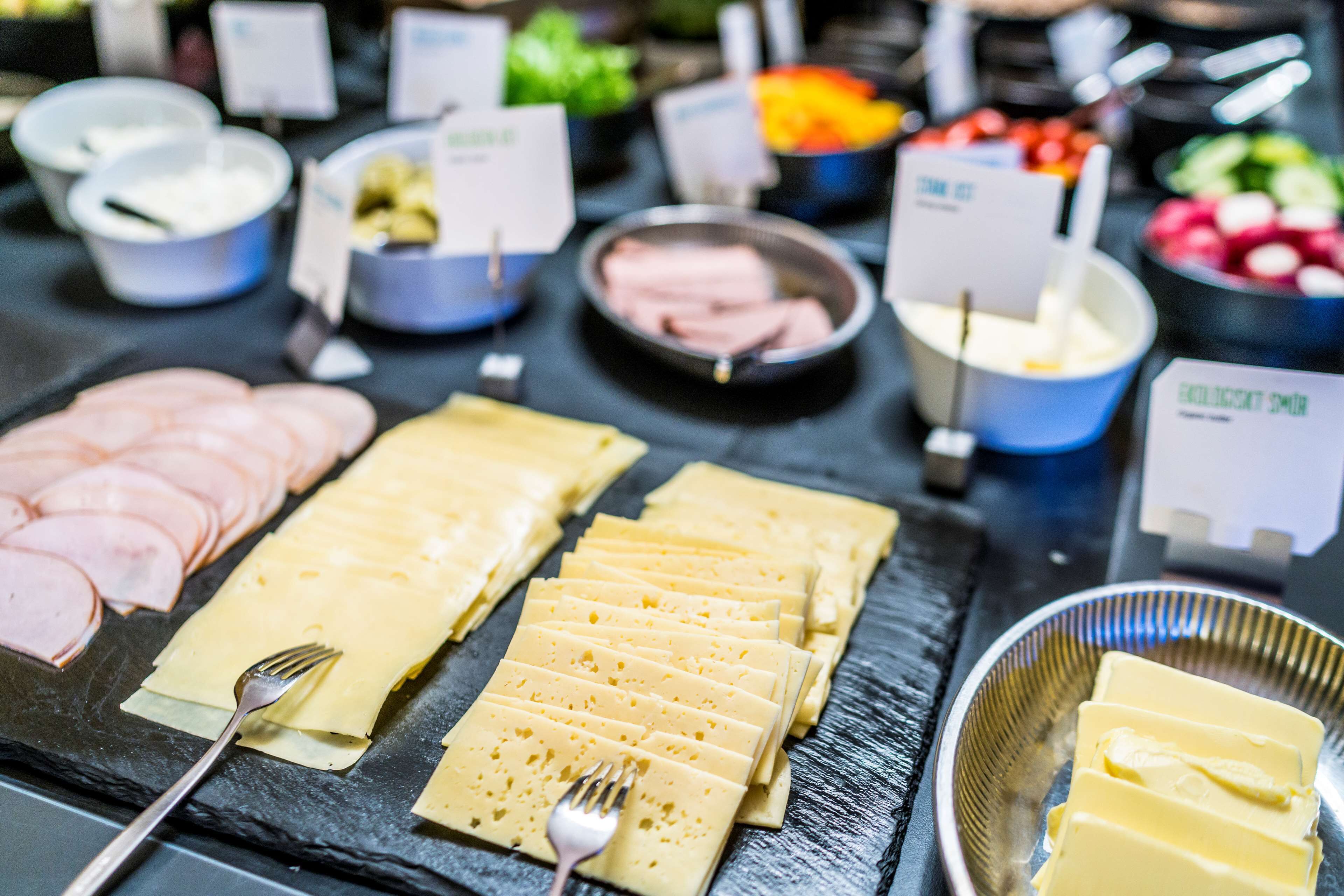 daily buffet breakfast (nok 200 per person)