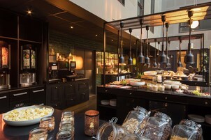 Daily buffet breakfast (NOK 200 per person)