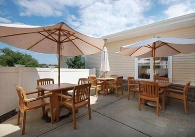 Econo Lodge Hadley near University