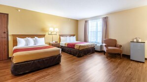 In-room safe, blackout drapes, iron/ironing board, cribs (free) - Econo Lodge Hadley near University (Hadley)