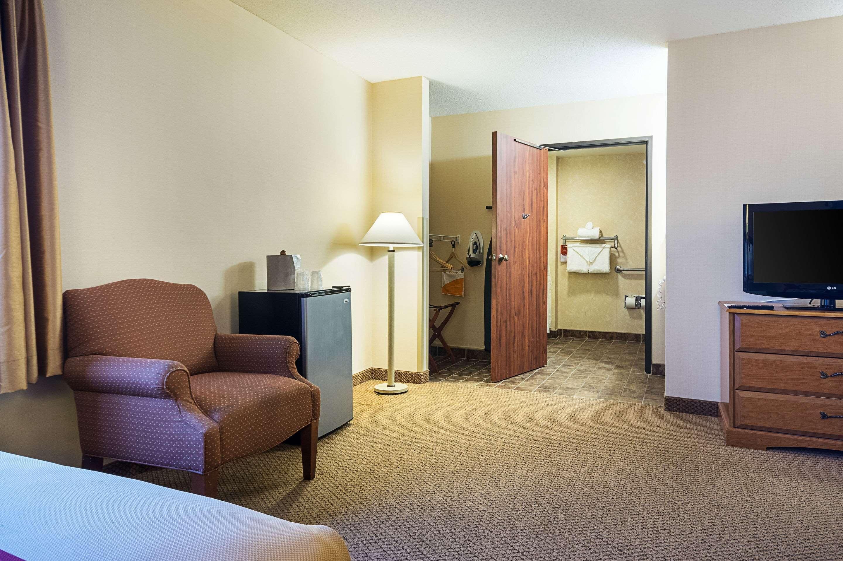 In-room safe, blackout drapes, iron/ironing board