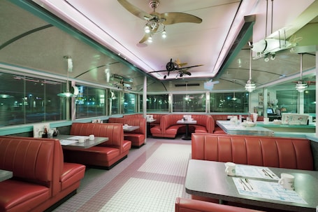 Bar (in der Unterkunft). Holiday Inn Manchester Airport by IHG
