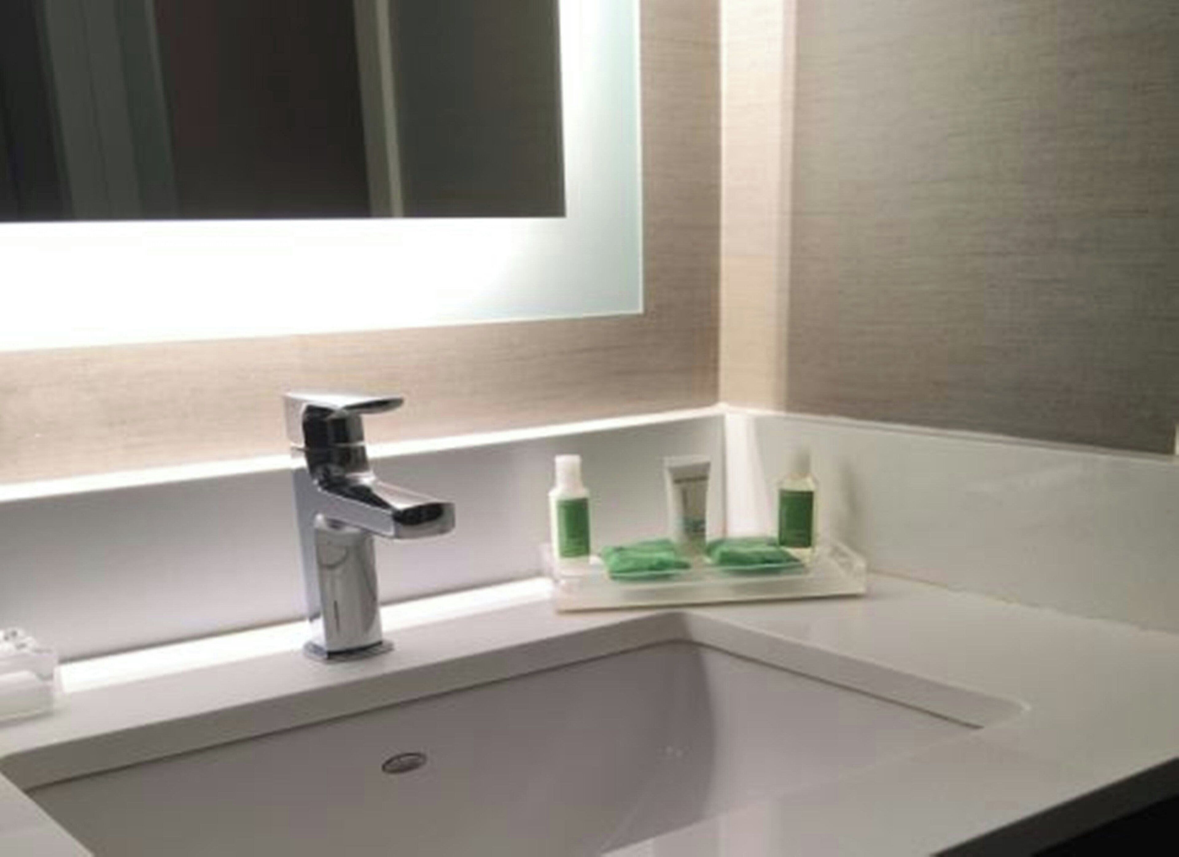 Photo - Holiday Inn Manchester Airport by IHG