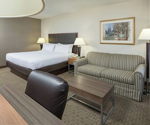 Standard Room, 1 King Bed, Accessible (Mobility, Accessible Tub) | Desk, laptop workspace, blackout drapes, iron/ironing board - Holiday Inn Manchester Airport by IHG (Manchester)