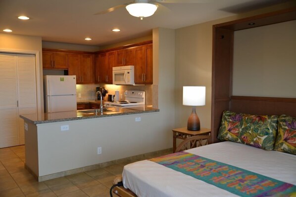 Room, 1 Bedroom | Living area