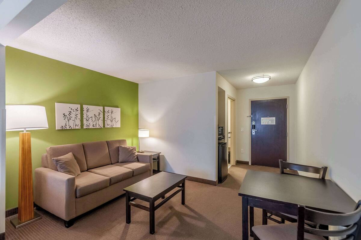 suite, multiple beds, non smoking | desk, blackout curtains, iron/ironing board, free cots/infant beds