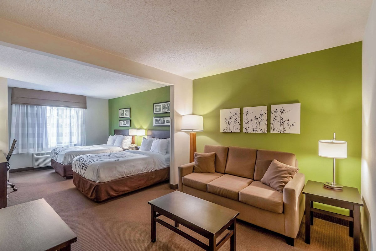 suite, multiple beds, non smoking | desk, blackout curtains, iron/ironing board, free cots/infant beds