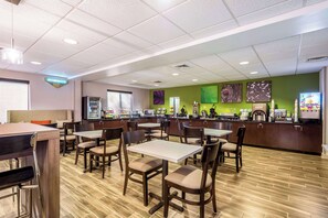Free daily buffet breakfast  - Sleep Inn & Suites Harrisonburg near University (Harrisonburg)