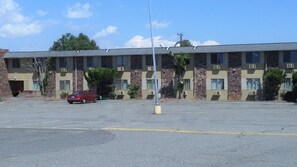Front of property - Loyalty Inn Pasco (Pasco)