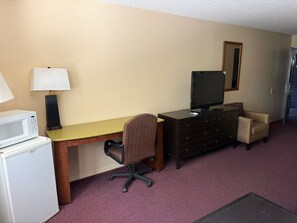 Standard Single Room | Desk, iron/ironing board, free rollaway beds, free WiFi - Americas Inn (Webster City)