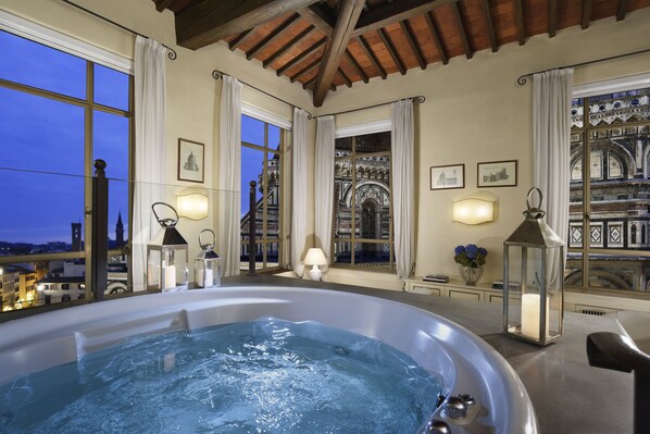 Suite – deluxe, byutsikt (Altana) | Privat boblebad