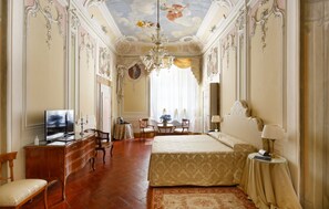 Junior Double or Twin Room | Premium bedding, Select Comfort beds, minibar, in-room safe